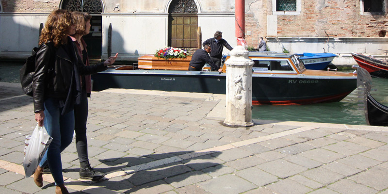 barco funebre